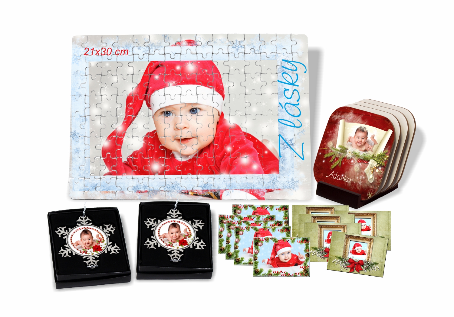 Vianočný balíček s puzzle, podložkami, magnetkami a vianočnými ozdobami.|Darčeky na Vianoce